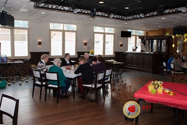 20150322 frans versteden fotografie - tilburginbeeld FRVE0691.jpg - eet met je hart lunch en creatieve workshop paastakken maken